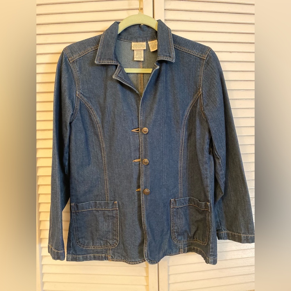 ST. John’s Bay Jean Jacket! Petite Medium! Fitted! 
Classic